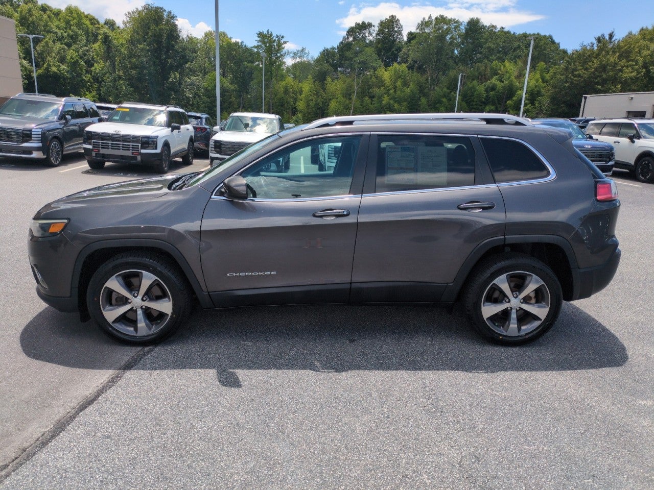 2020 Jeep Cherokee — interior view
