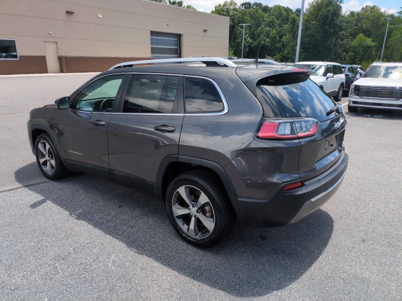 2020 Jeep Cherokee — detail view