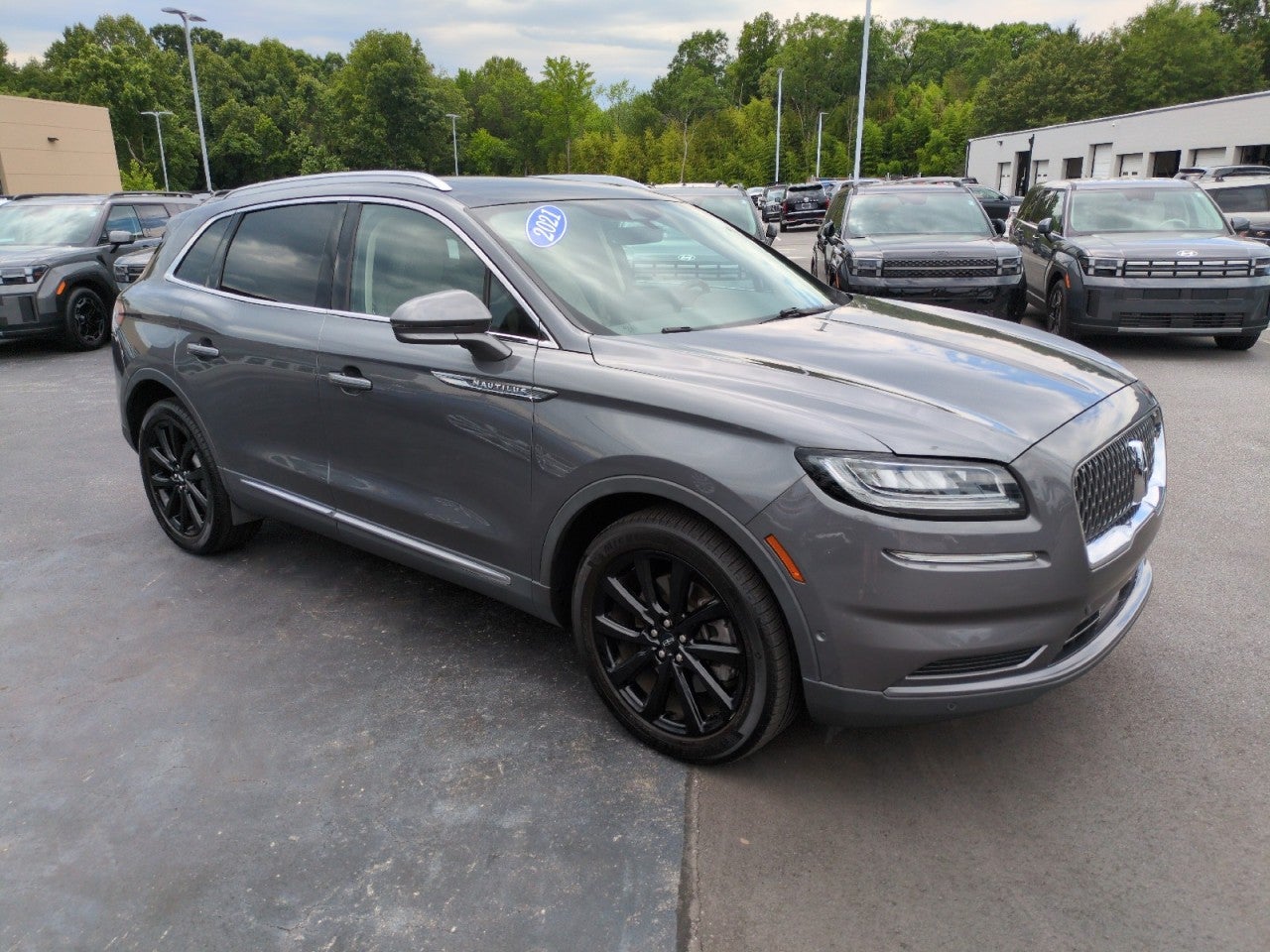 2021 Lincoln Nautilus Reserve in Asher Gray — front three-quarter view